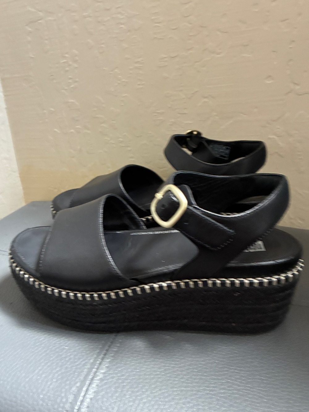 FitFlop Eloise Espadrille wedge sandals in black leather. - Picture 3 of 8